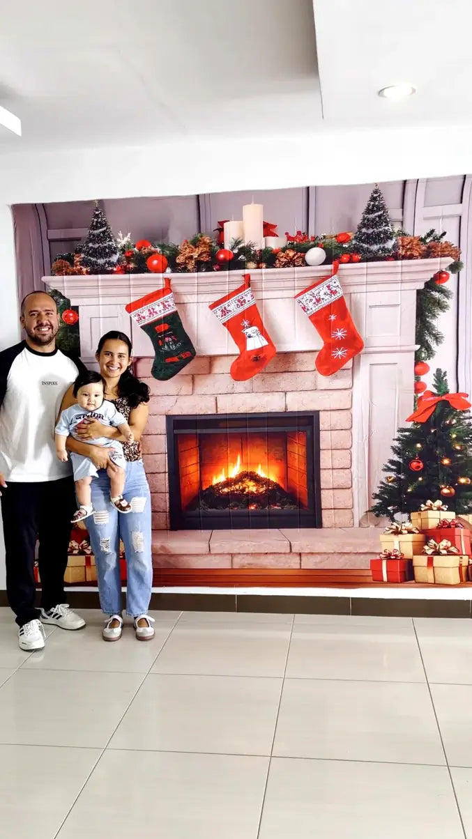 Foto real: familia frente al telón Chimenea
